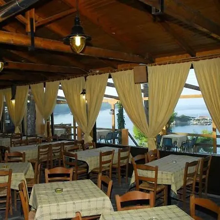 Paradeisos Hotel