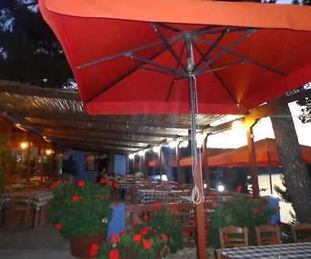 Paradeisos Hotel *