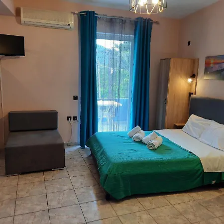 Paradeisos Hotel