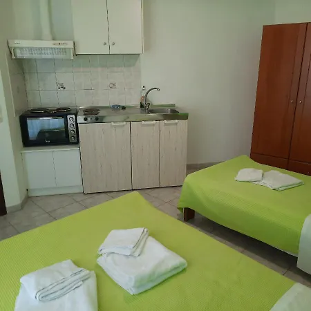 Paradeisos Hotel Ellinika (Evia)
