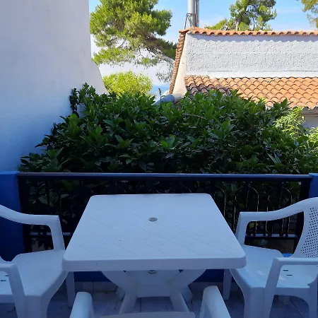 Paradeisos Hotel