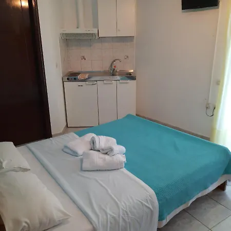 فندق Paradeisos