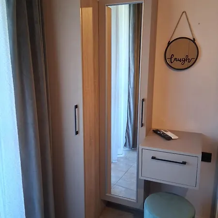 Paradeisos * Ellinika (Evia)