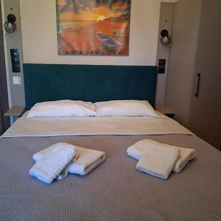 Hotel Paradeisos *