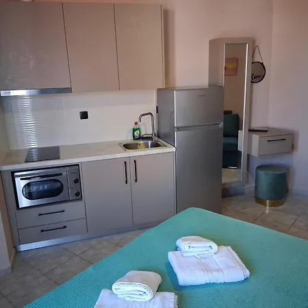 Paradeisos Hotel Ellinika (Evia)